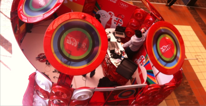 Stand Coca Cola Olímpicos-Glue-Stand para Centros Comerciales para apoyar la activación de marca con motivo de los Juegos Olímpicos 2012
